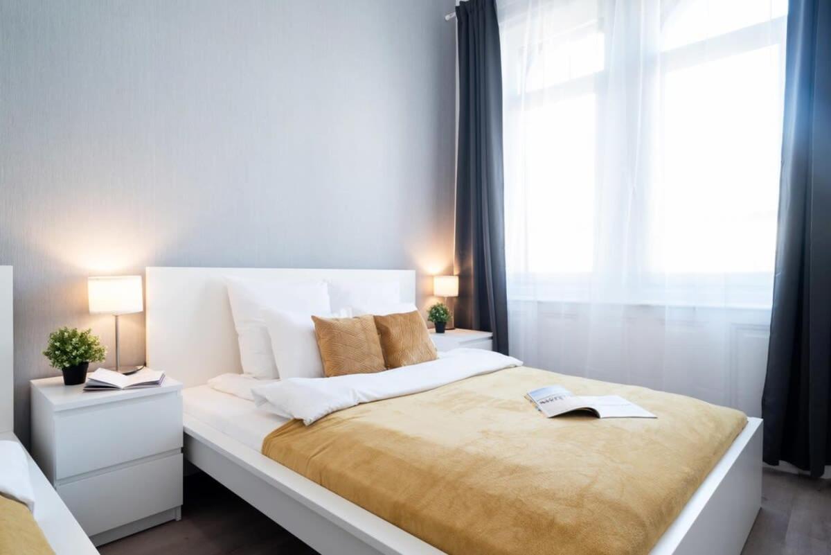 Large Apartment At Perfect Central Location Budapest Eksteriør billede