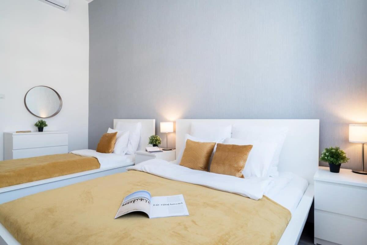 Large Apartment At Perfect Central Location Budapest Eksteriør billede