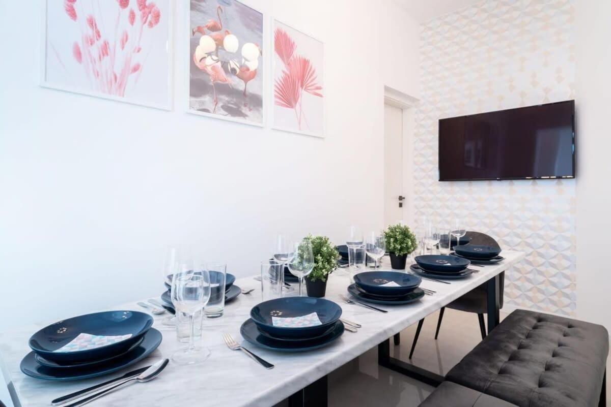 Large Apartment At Perfect Central Location Budapest Eksteriør billede
