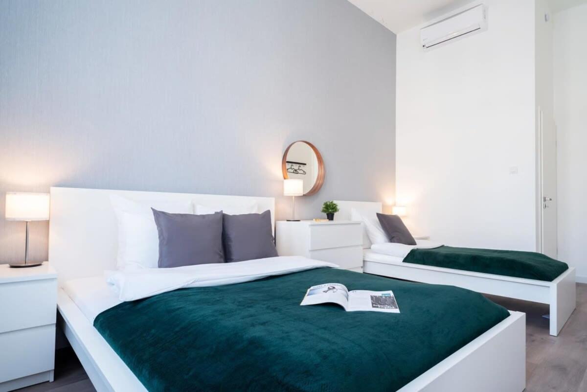 Large Apartment At Perfect Central Location Budapest Eksteriør billede