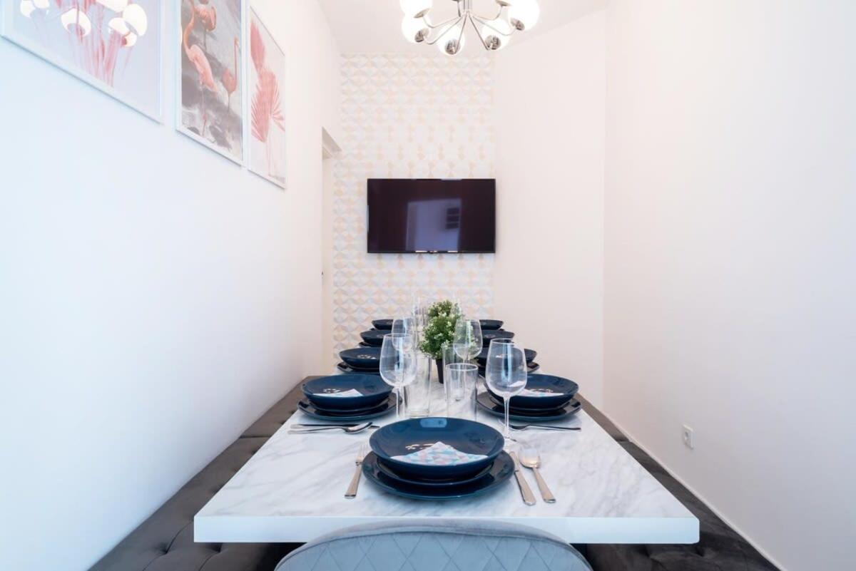 Large Apartment At Perfect Central Location Budapest Eksteriør billede