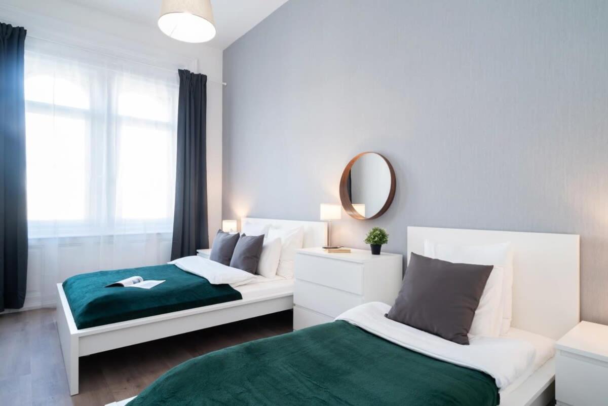 Large Apartment At Perfect Central Location Budapest Eksteriør billede