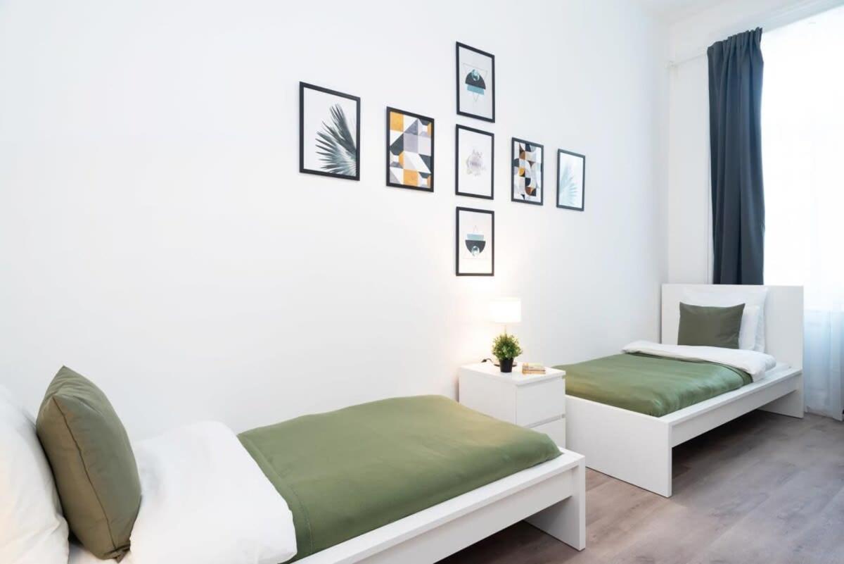 Large Apartment At Perfect Central Location Budapest Eksteriør billede
