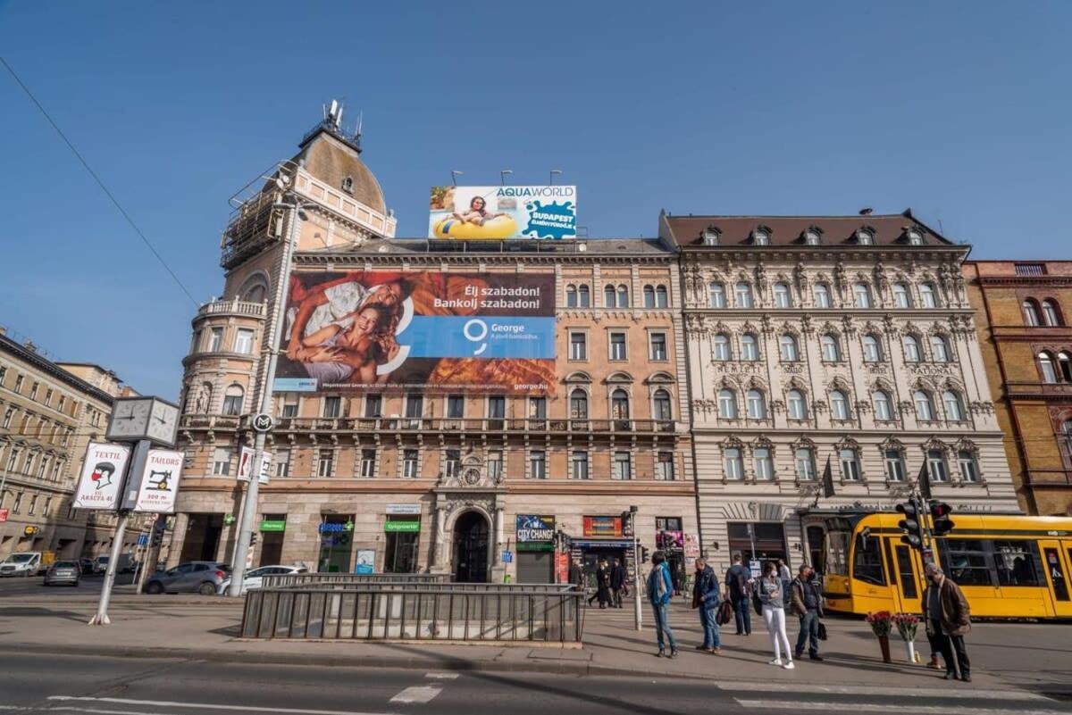 Large Apartment At Perfect Central Location Budapest Eksteriør billede