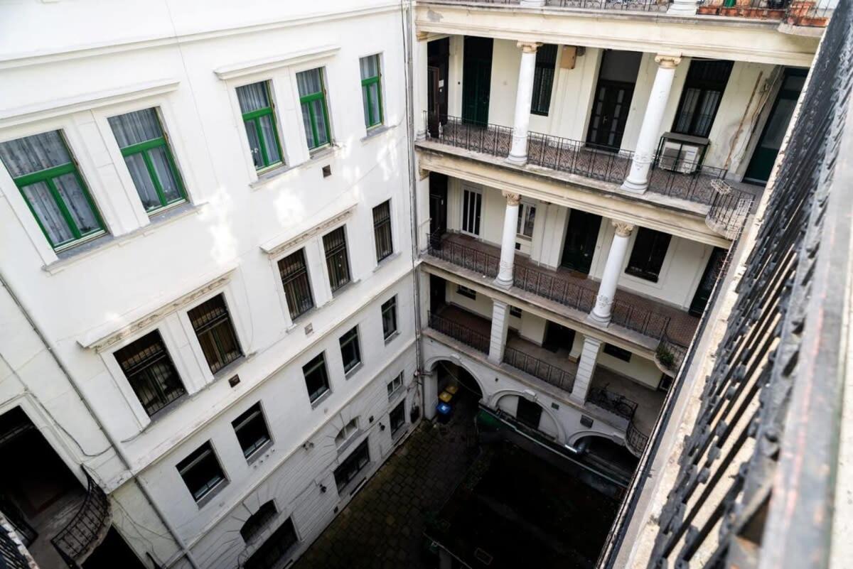 Large Apartment At Perfect Central Location Budapest Eksteriør billede